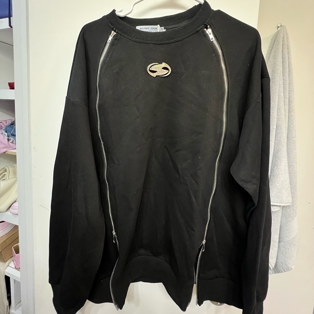 NWT- Aelfric Eden pullover in Black. Size M (new)